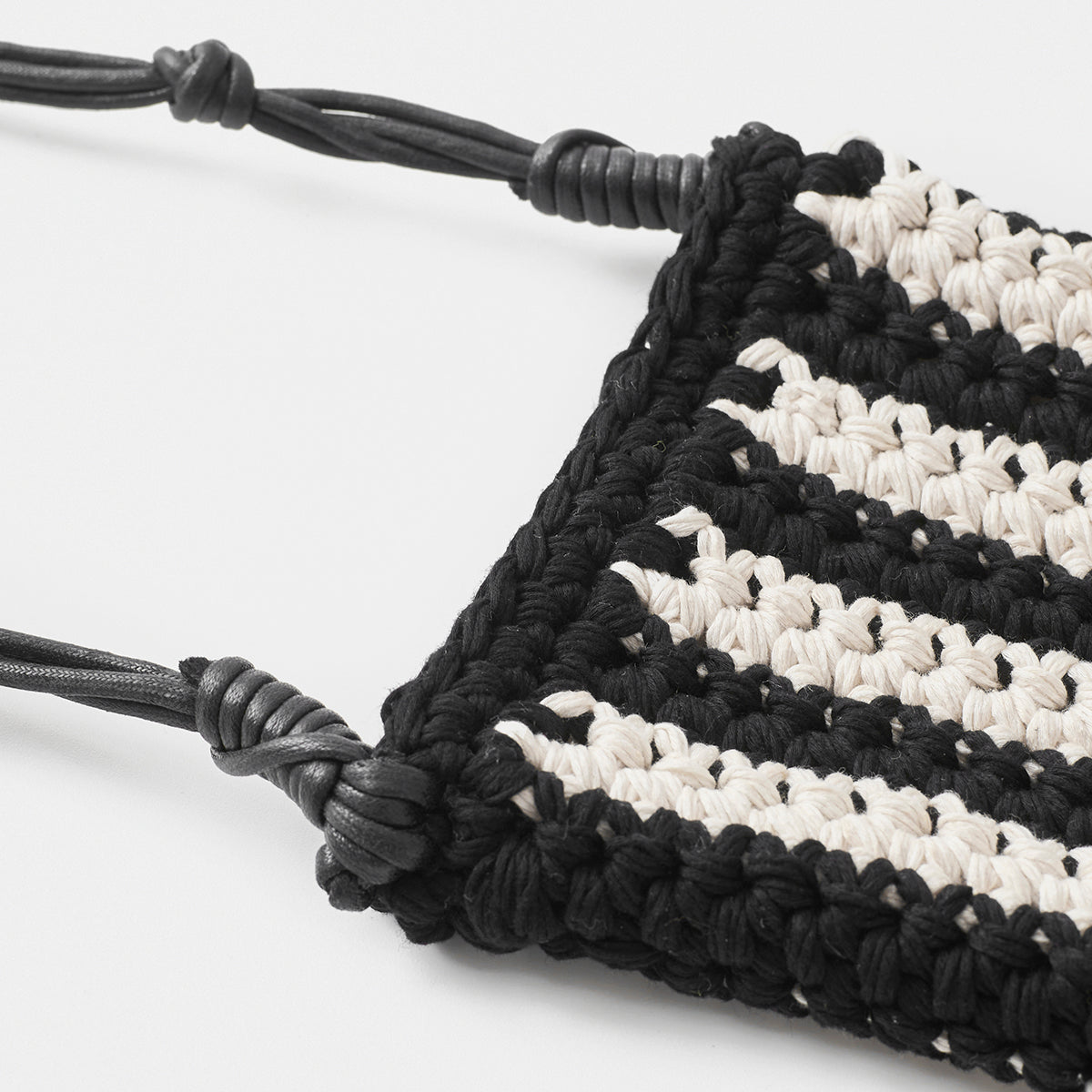 Crochet mini cross body bag details