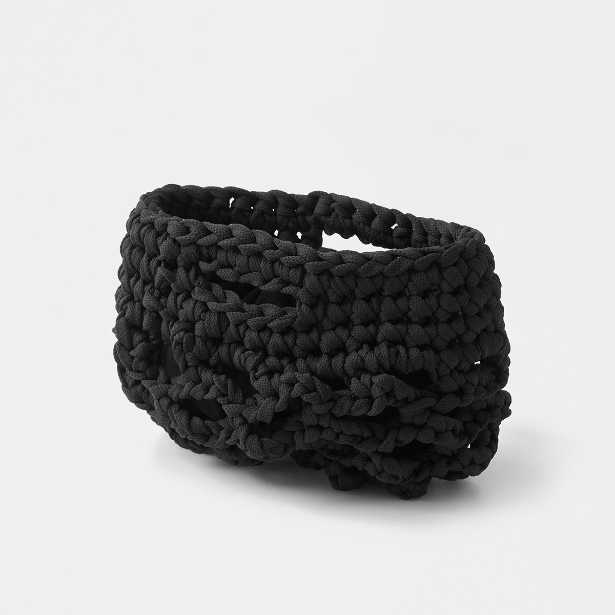 crochet basket / black