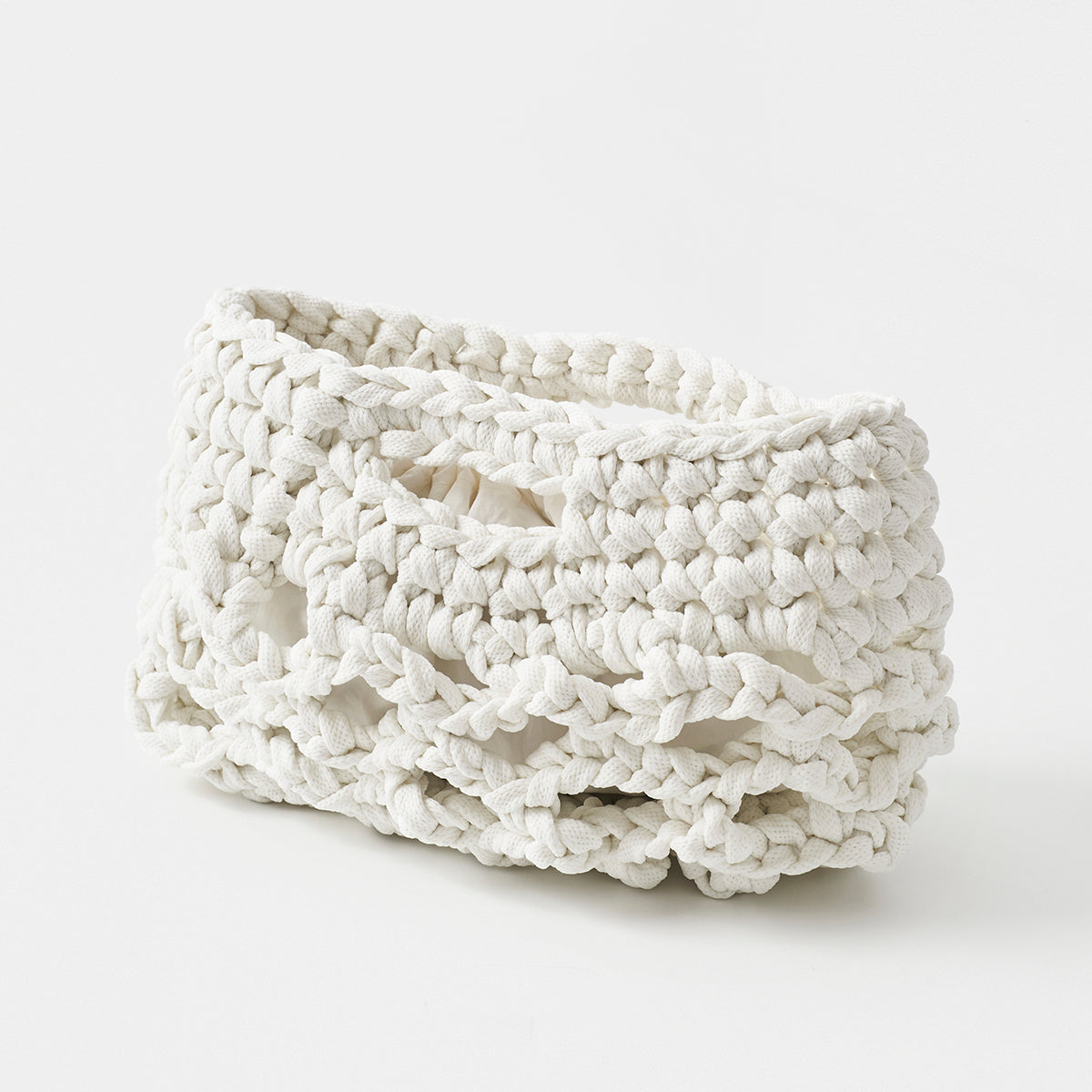 crochet basket / white