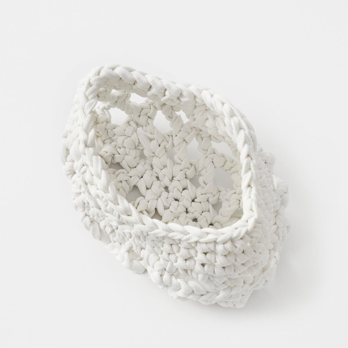crochet basket inside / white